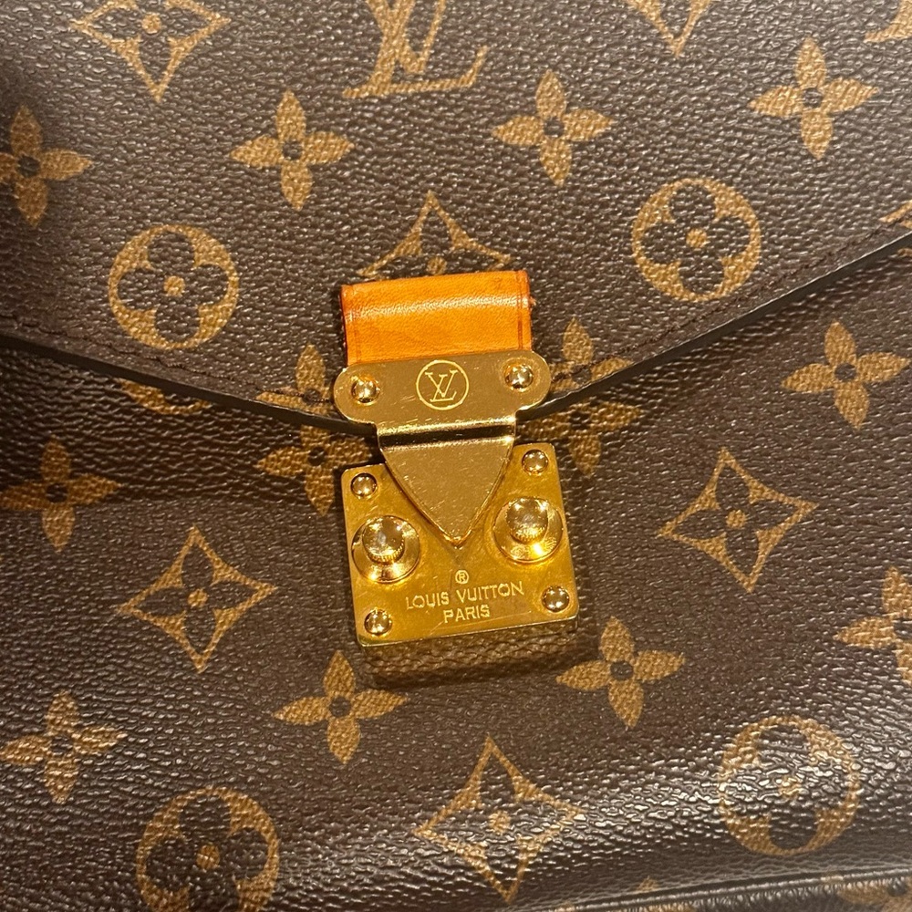 Louis Vuitton Pochette Métis Bag - Picture 4 of 8